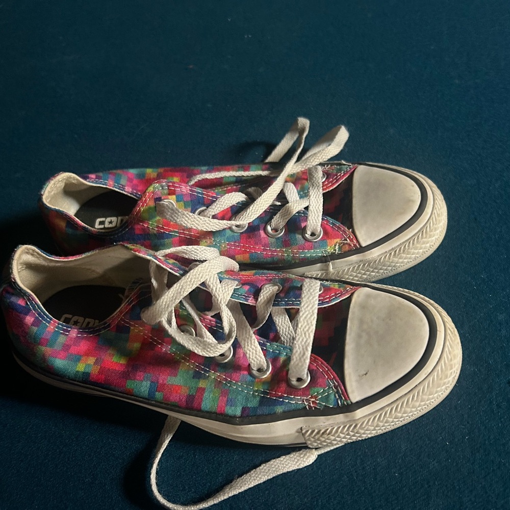 Converse men 4 women 6 like new